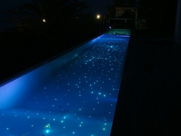 Ночное освещение бассейна 